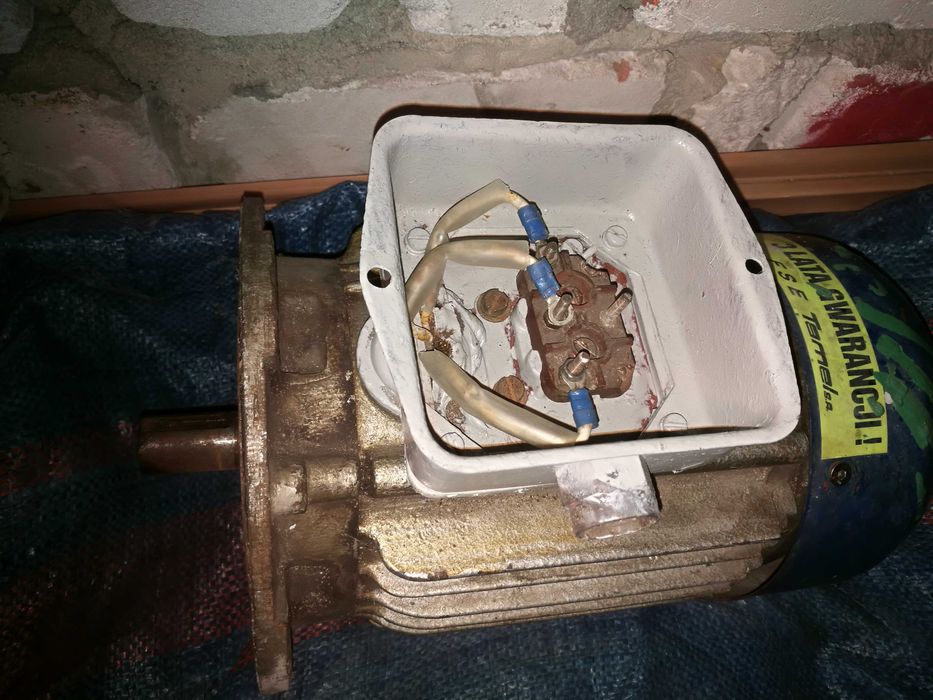 Przekładnia kątowa z silnikiem