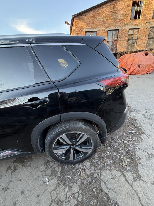 Продам двері Nissan Rogue T33 колір Kh3 чорний