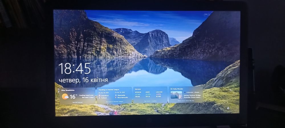 Ноутбук HP 17-bs. Intel Core і3-6006U. Відеокарта Radeon R5 M330 2 Gb. SSD 256 Gb. Екран  HD+