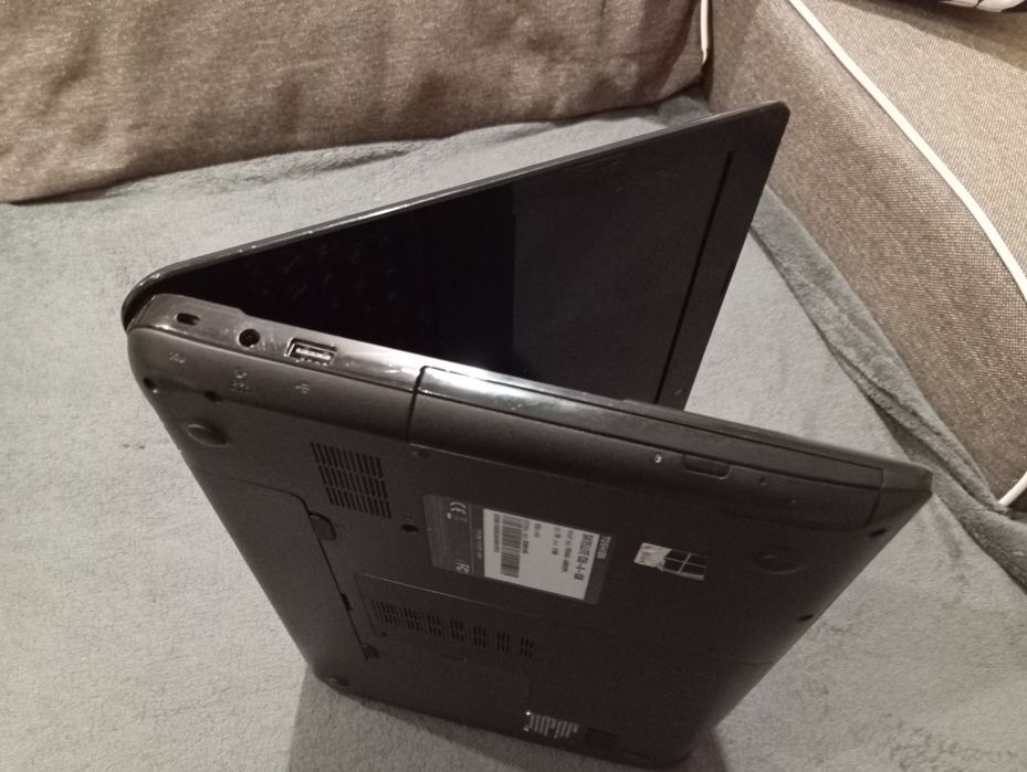 Laptop Toshiba satellite c55 core i3 4GB RAM 750GB Dysk