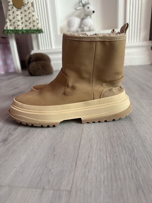 Взутя зимове Zara 34 розмір в нову стані