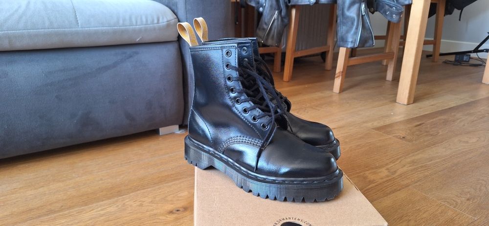 Dr. Martens AirWair, VEGAN skóra