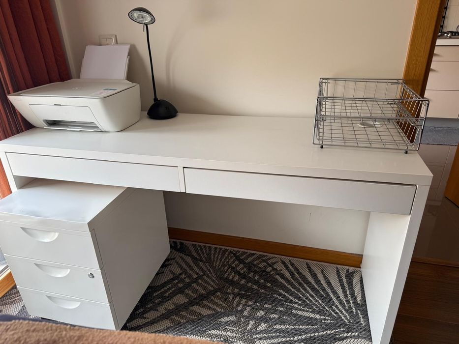 Secretaria Ikea usada em excelente estado .