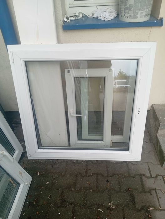 Okno PCV 114x110 lewe R/U dwie szyby