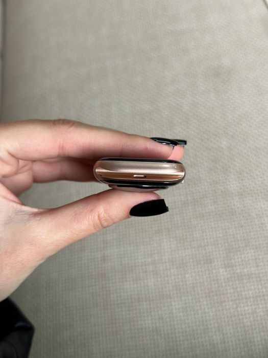 Продам свій смарт годинник Apple Watch SE 44 gold ОРИГІНАЛ