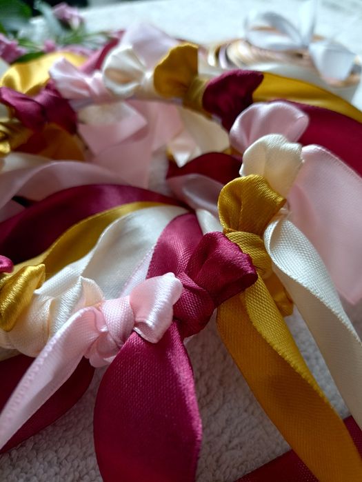 Ring oczepinowy 16 wstążek na kole odwiązywany