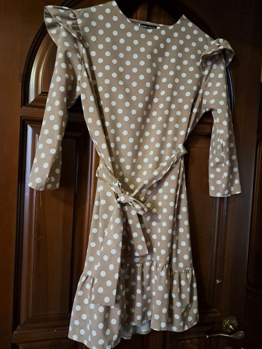 Сукня в горошок.