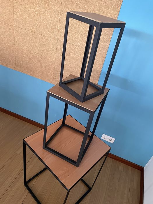 Conjunto de mesas de ferro