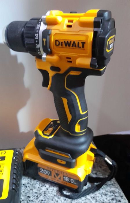 Aparafusadora DEWALT pequena