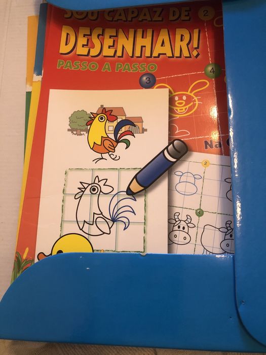 Pasta com livros  para pintar escrever