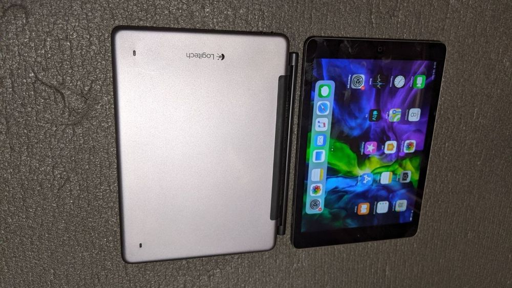 IPad 9.7 Air 16gb wifi + Bluetooth клавіатура Logitech айпад