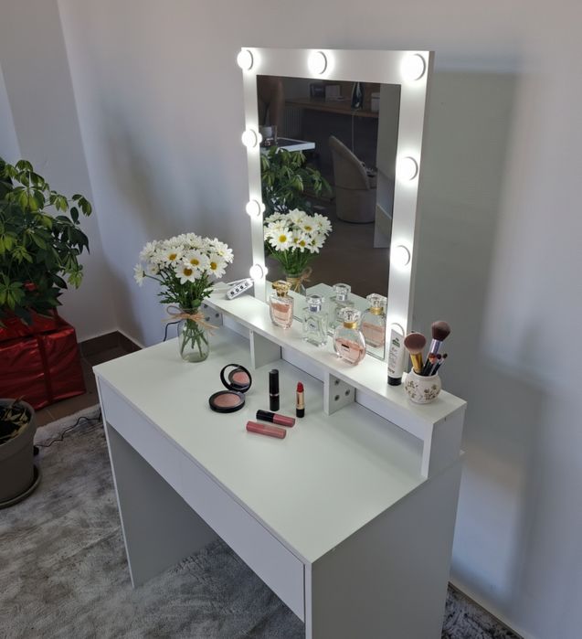 Biurko kosmetyczne toaletka z lustrem I szufladami
