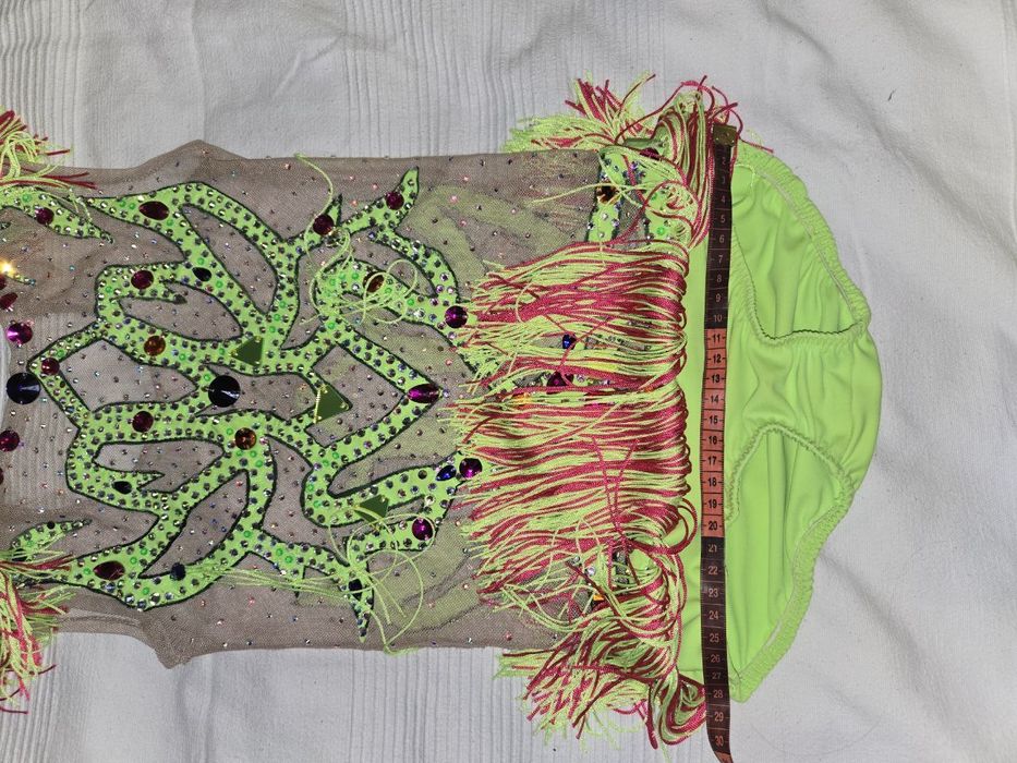 Гімнастичний купальник на 7-8 років.