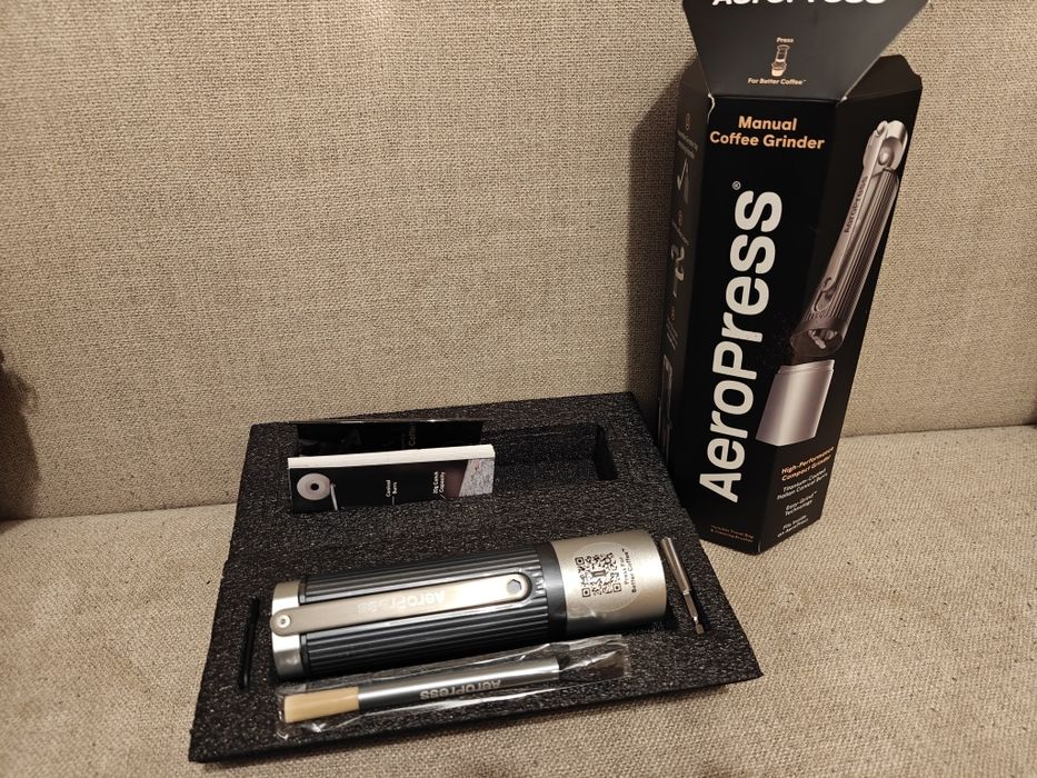 Nowy młynek ręczny do kawy AeroPress z aluminium i stali nierdzewnej