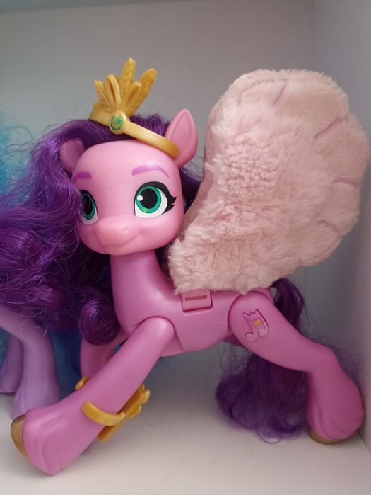 Kucyki pony Izzy Pipp śpiewające