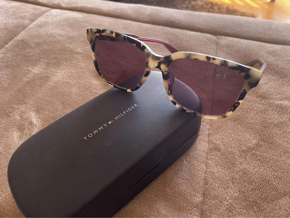 Oculos originais  Tommy Hilfinger completos e