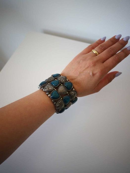 Pulseira vintage com detalhes em azul