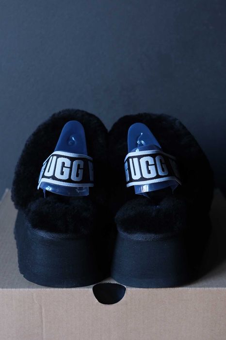 Жіночі капці на платформі UGG Funkette Black