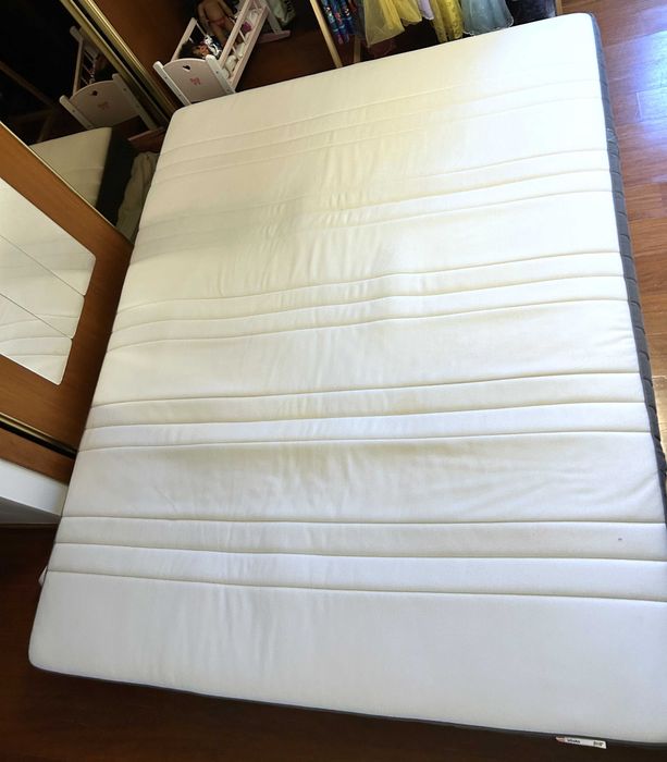 Colchão de molas ensacadas da Ikea - modelo HÖVÅG