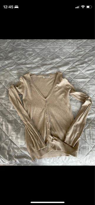 Beżowy sweterek stradivarius
