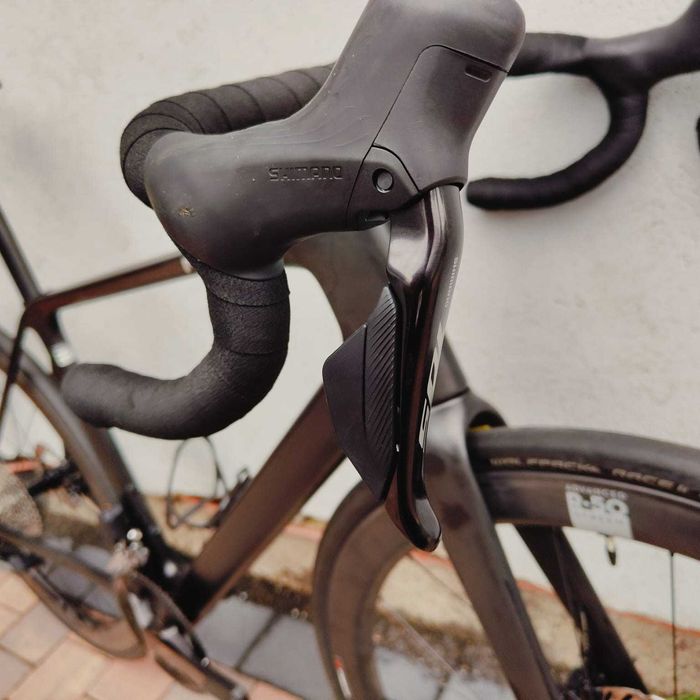 Rower szosowy AVONA Velum - jak nowy 105 di2, koła carbon, trek madone
