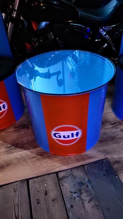 Beczki ,fotele,stół