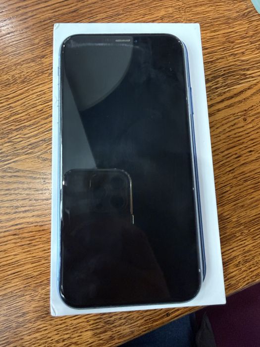 Продам Iphone xr