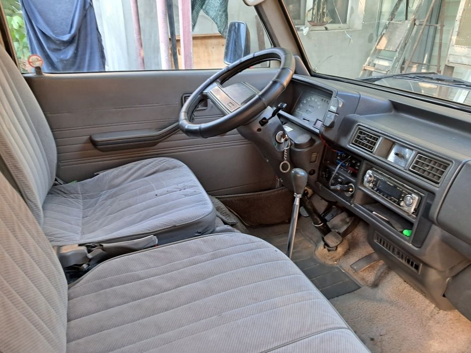 Автомобиль  MAZDA E2000