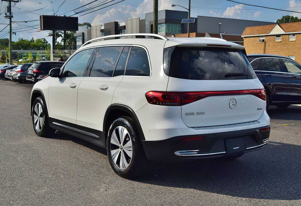 Mercedes-Benz EQB 300 4MATIC      2023