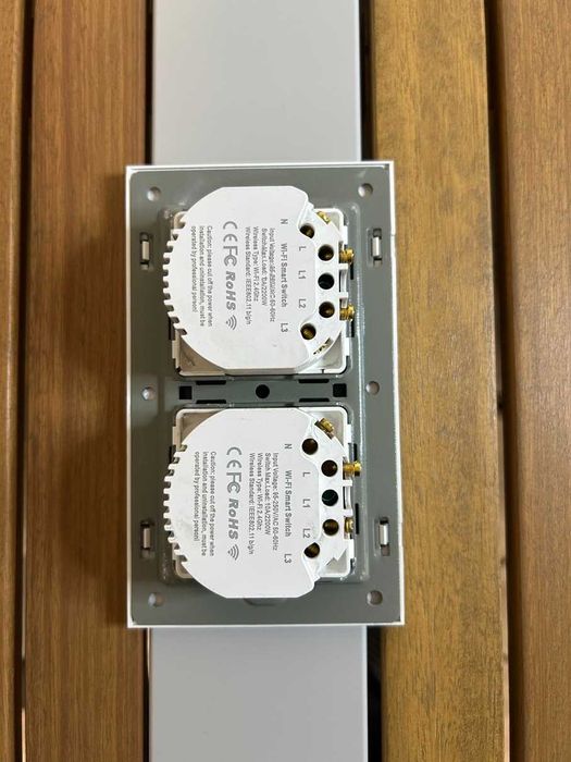 Interruptor Duplo Smartify Wi-Fi 2x2 Botões (4 zonas)