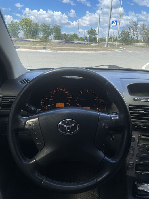 Продам Тойоту Авенсіс