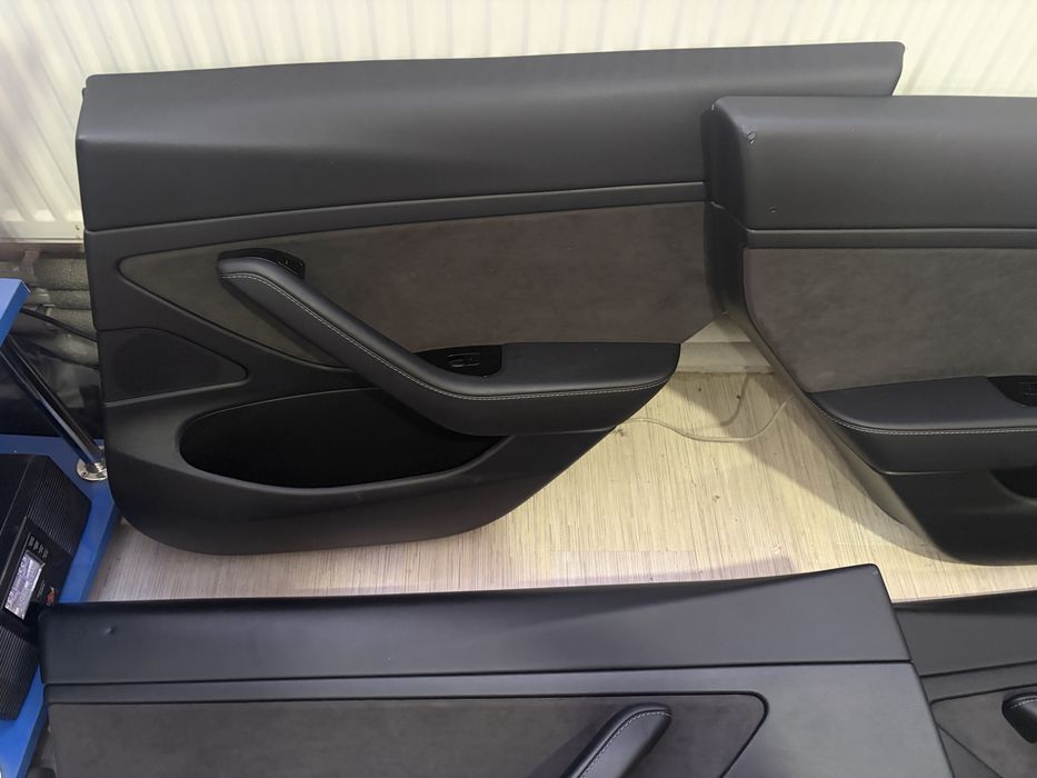 Продам карти дверні tesla model 3 2020