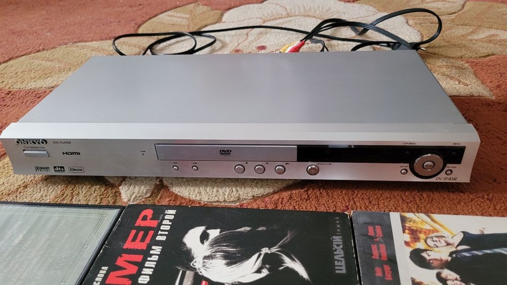 ONKYO DVD player + колекція дисків DVD