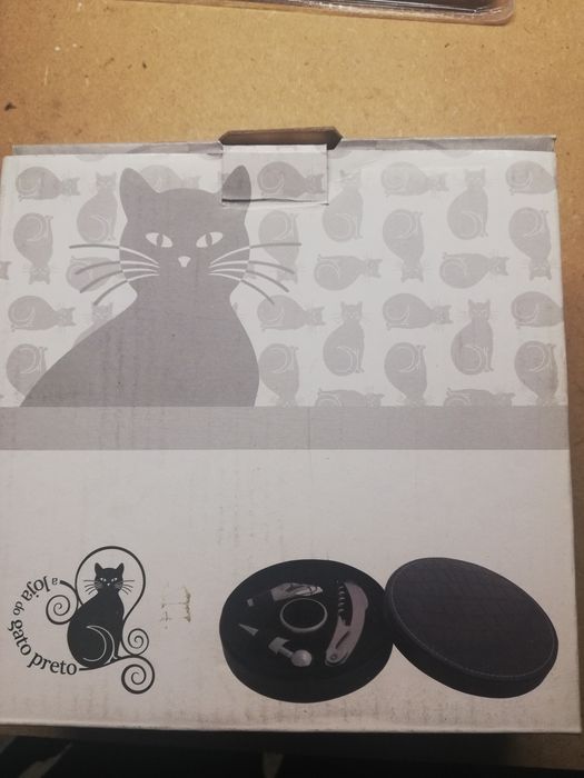 Conjunto de utensílios para abertura de garrafas de vinho, novo.