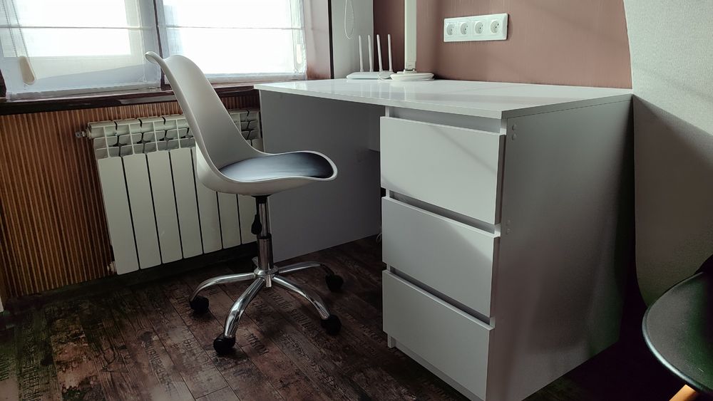 Письменный стол со стулом