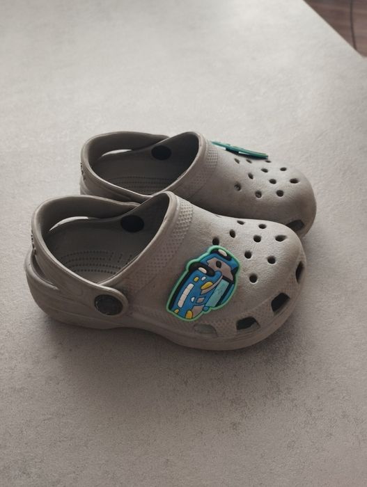 Кросівки дитячі 24 р, крокси у подарунок