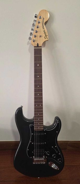 Pack Guitarra Stratocaster HSS LRL CFM Squier -Charcoal Frost Metallic