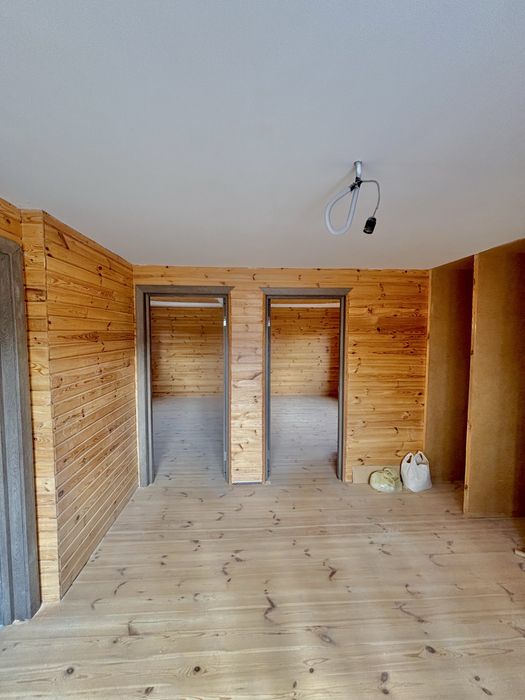 Продаж 2-поверхового будинку на два входи