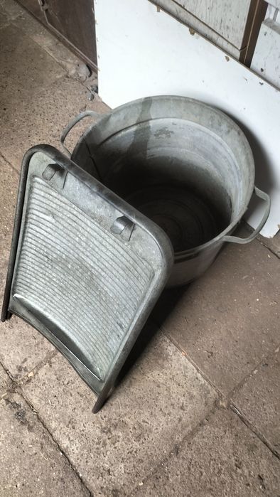 Sprzedam stary kociołek i tarka do prania metalowa cena za komplet+++