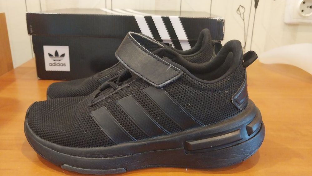 Продам подростковые кроссовки адидас Adidas  в новом состоянии