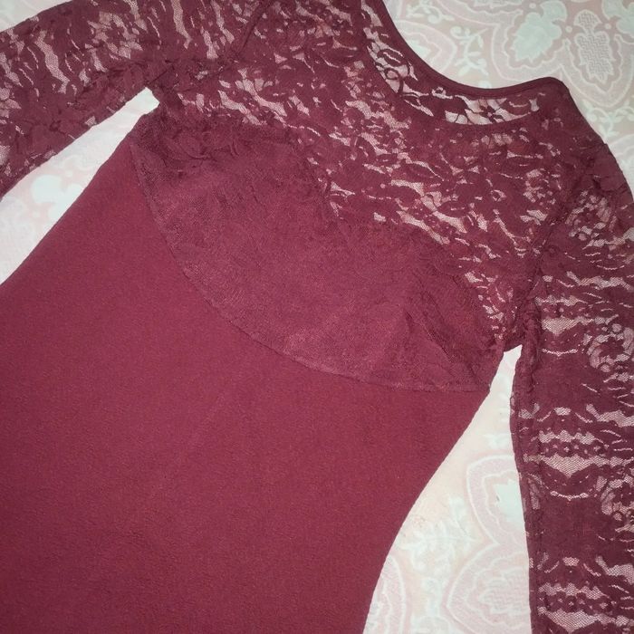 Vestido bordo rendado