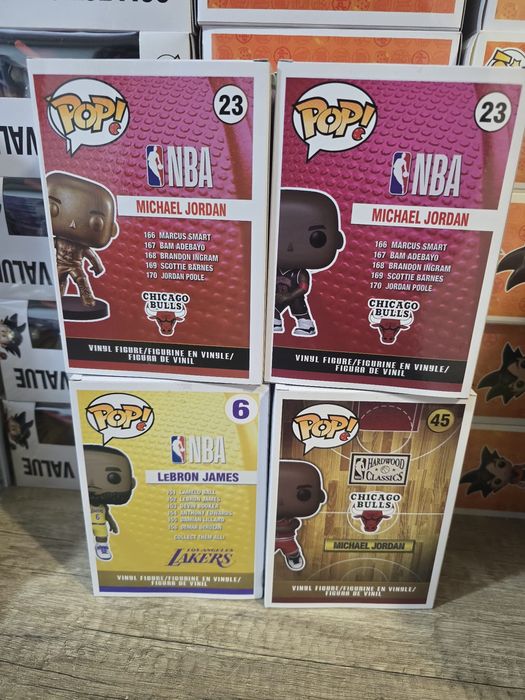 Figuras de basketball novas em caixa