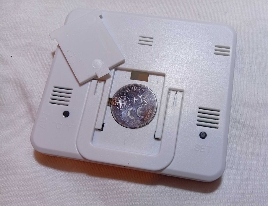 Termómetro e higrómetro. Relógio digital