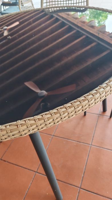Conjunto de mesas e cadeiras de jardim