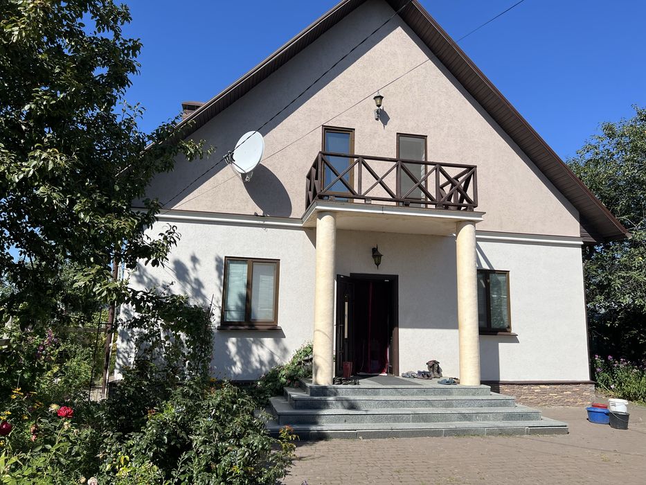 Продаж котеджу в тихому місці