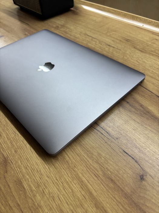Macbook Pro 15 2016, 16/512  в дуже гарному стані