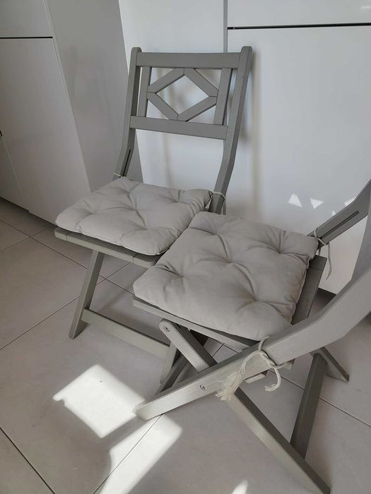 IKEA BONDHOLMEN Mesa + 2 cadeiras + 2 almofadas, exterior/fora/veranda, cinzentos