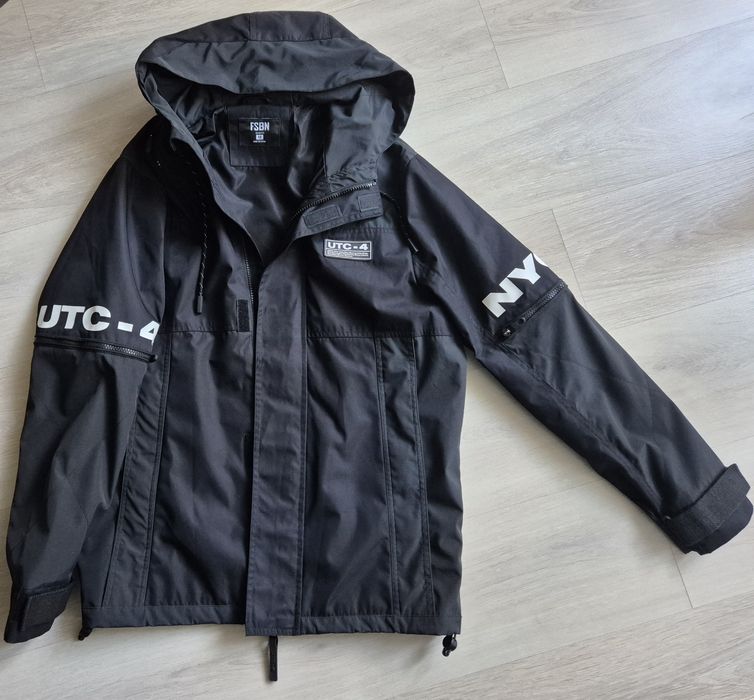 Нова куртка, вітровка