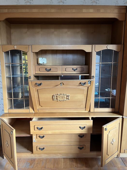 Меблі, шафа з масиву дерева ясен