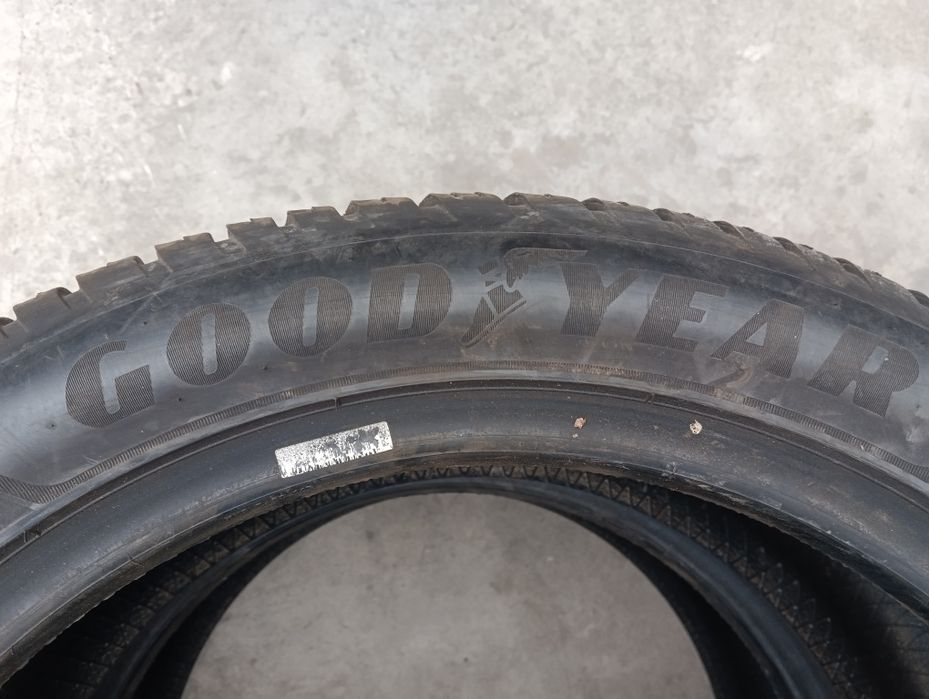 245/45 R18 100Y Goodyear Vector 4Seasons